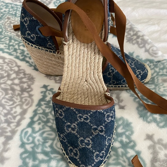 Authentic very gently used Gucci sandals. Only worn once. - Picture 4 of 5